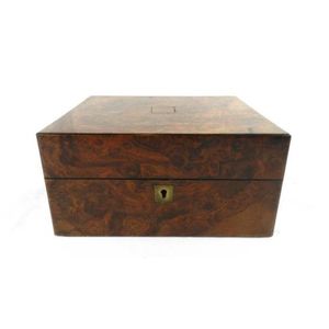 A Victorian burr walnut veneer jewellery box, with brass plaque,…