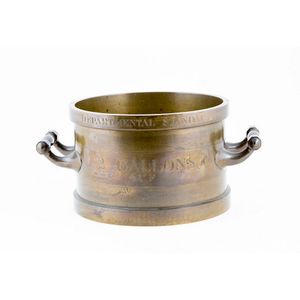 New Zealand Government bronze Imperial peck measure 1860, 2…