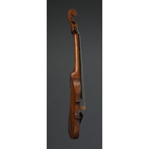 English pochette, circa 1900, of typical violin form, however…
