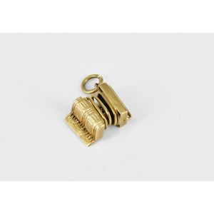 An Accordion shaped charm/pendant, 9ct yellow gold, London,…