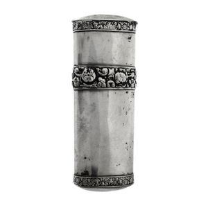 Silver cigar case. Oval case with hinged lid and three embossed…