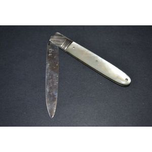 Georgian sterling silver and mother of pearl pocket fruit knife