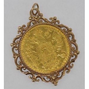 1915 Austrian 4 Ducet gold coin, in 9ct gold surround. Total…