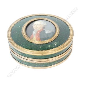 A French tortoiseshell lined green enamel table snuff box with…
