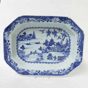 An 18th century blue and white lozenge shaped dish, decorated…