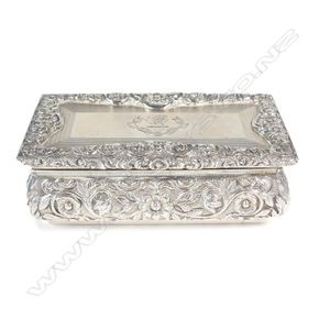A heavy silver table snuff box in William IV style, casket…