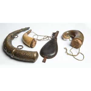 Two English horn snuff mulls and two powder horns, early 19th…