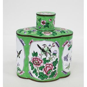 Chinese green ground Canton enamel tea caddy, 20th century.…