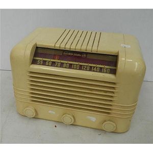 Cream RCA Victor Table Radio - Radios - Entertainment Equipment