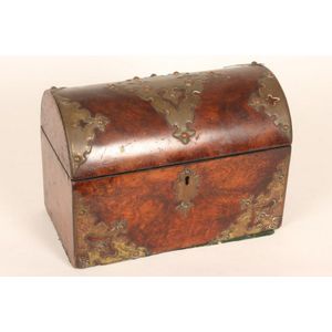 Late Victorian tea caddy in burr walnut, of trunk form,…