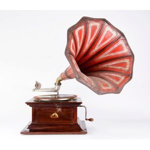 HMV, trumpet gramophone in mahogany case circa 1912 with an…
