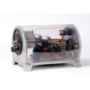 Maxwell Howden, two valve radio circa 1922 with maker's plaque