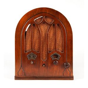 General Eectric, Cathedral timber mantle radio circa 1930