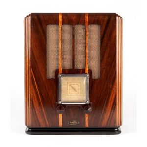 Hotpoint Bandmaster, walnut cased tombstone empire radio circa…