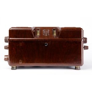Philips, coffin case mottled brown Bakelite radio circa 1930.…