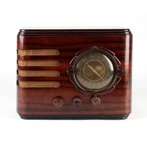 Gladiola, walnut cased Art Deco mantle radio circa 1938