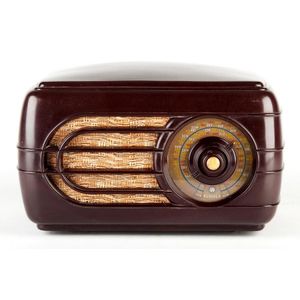 AWA Radiola, burgundy Bakelite radio with round dial circa 1947