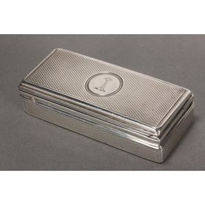Beautiful Victorian sterling silver snuff box and cover,…