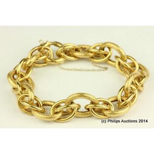 A fancy gold bracelet. 18ct yellow gold, made as a fancy…