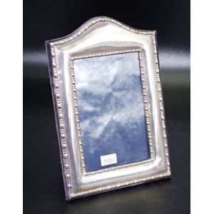 Elizabeth II sterling silver photo frame London 1989, height 20…