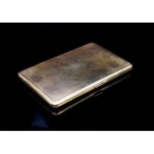 Australian Art Deco 9ct rose gold cigarette case with an engine…
