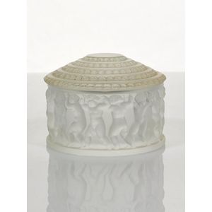 Rene Lalique 'Enfants' covered box, model no. 610, c. 1931…