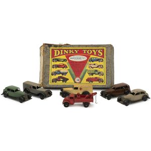Dinky: Rare pre-war motor vehicle set No.30 containing No.30b…