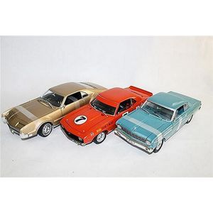 A Road Signature '1966 Oldsmobile', a Classic Carlectibles…