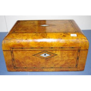 Victorian walnut & mother of pearl work box, 30 cm x 23 cm, 15…