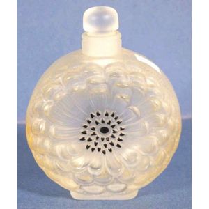 Lalique flower perfume bottle, flower pattern to front and…