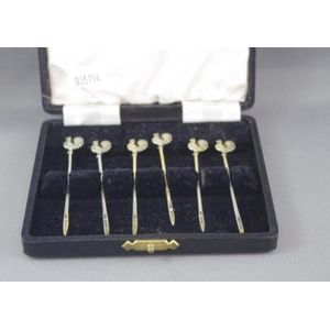 Elizabeth II boxed sterling silver cocktail sticks, hallmarked…