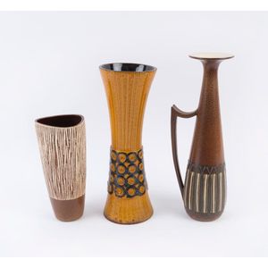 Gunda pottery vase and ewer with brown geometric designs, (2&hellip;