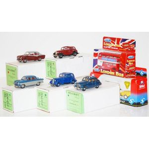 5 x Spacroft models and a Solido and Welly model (7)