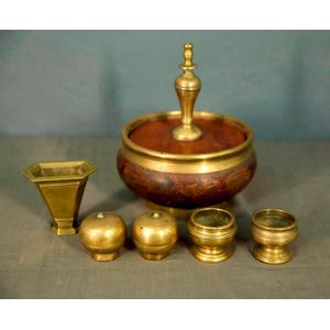 Early Borneo brass & wood betel nut set. 6 pieces, incl. Brass…