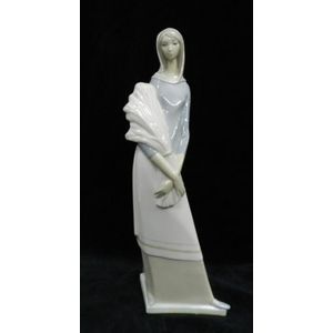 Girl with Wheat Sheaf Lladro Figurine - Lladro and Nao - Ceramics