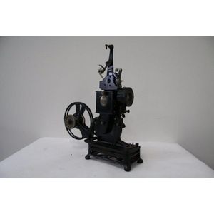 A Pathe baby projector, 45 cm high, 36 cm wide.