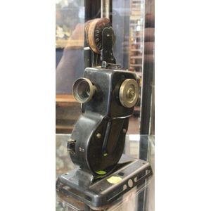 An English Pathescope movie projector, 26 cm high, 14.5 cm high.