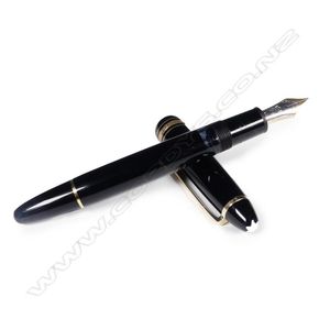 A Mont Blanc Meisterstuck 146 fountain pen, black resin case…