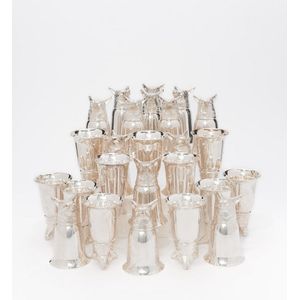 An extensive set of twenty five Italian silver plated stirrup…