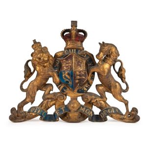 An antique architectural cast iron English coat of arms with… - Cast ...