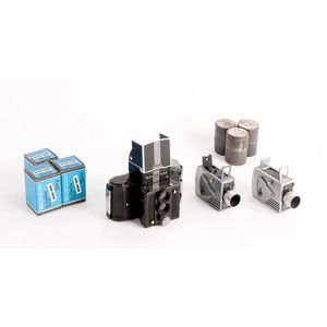 Universal Camera Corp. (U.S.A.): Twinflex, c1939 plastic Tlr in…
