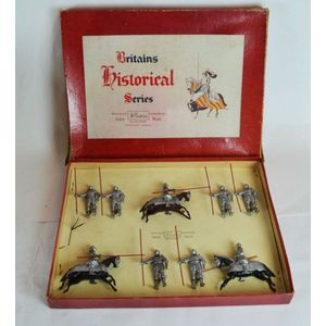 An extensive collection of military toy lead soldiers various…