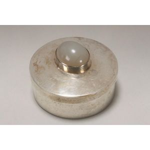 800 standard silver pill box, of cylindrical form, the hinged…