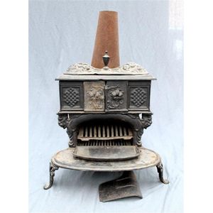 Antique Mini Cast Iron Stove queen, Vintage Doll House Kitchen Stove 1950,  Antique Crescent 