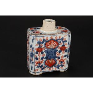 18th century Imari tea caddy, of facetted rectangular form,…