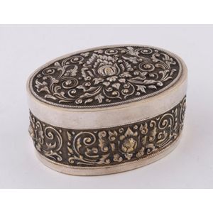 Yogya silver jewellery box, 20th century, 4.5 cm high, 9 cm…