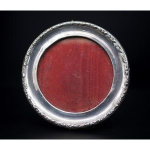 George V sterling silver round photo frame marked Birmingham…