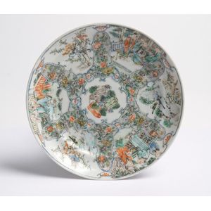 A Chinese Wucai/Famille verte dish, Qing Dynasty (1644-1912),&hellip;