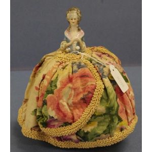 Vintage 'Dolly Varden' dressed figure, porcelain half-doll to…