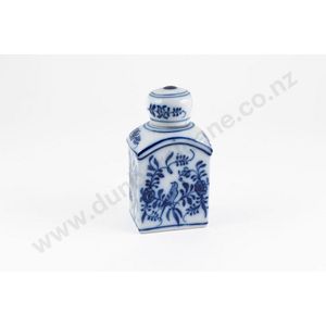 Late 19th century European blue & white tea caddy decorated…